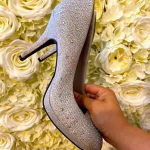 Silver sparkle 8.5 Pumps